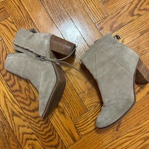 Toms suede boots size 8